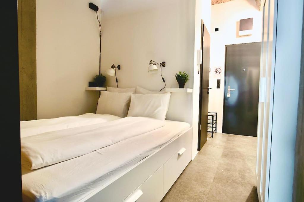 Studio Apartment By Hi5- Rottenbiller Apartment Budapest Exterior photo